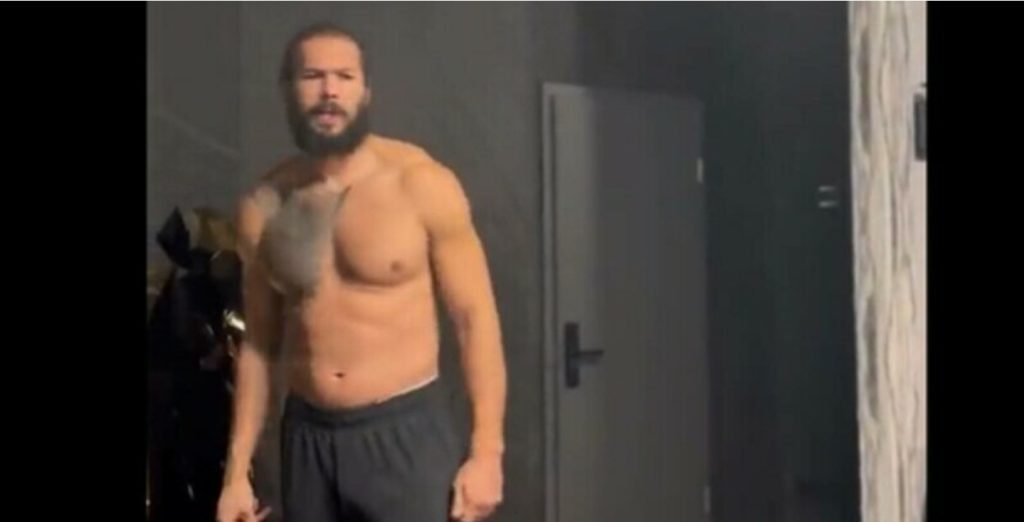 Andrew Tate, primul video postat pe reţelele de socializare după ieşirea din arest | Video