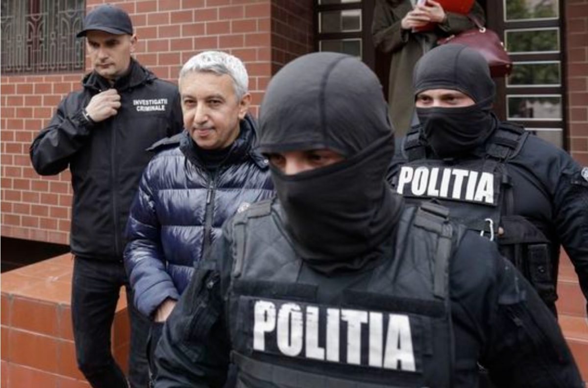 Discuția halucinantă pe care ar fi avut-o Dan Diaconescu cu una dintre minorele pe care ar fi agățat-o. Este ireal ce a rugat-o să facă pentru el: „Așa, fetița mea, să mă asculți în viață, da? Că o sa ai mult de câștigat”