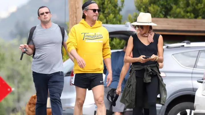 Cum s-a afișat Meghan Markle în America, în timp ce familia regală petrecea la încoronarea Regelui Charles. Harry, în lacrimi