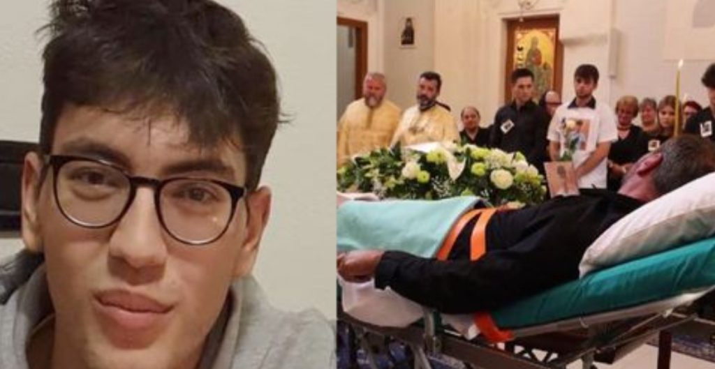 „Raiul și-a vărsat toate lacrimile” Imagini greu de privit la înmormântarea lui Robert, băiatul care și-a pierdut viața în Italia, în urma unui accident de muncă. Tatăl tânărului, rănit în aceeași tragedie, a fost adus pe targă, pentru a-și lua rămas bun