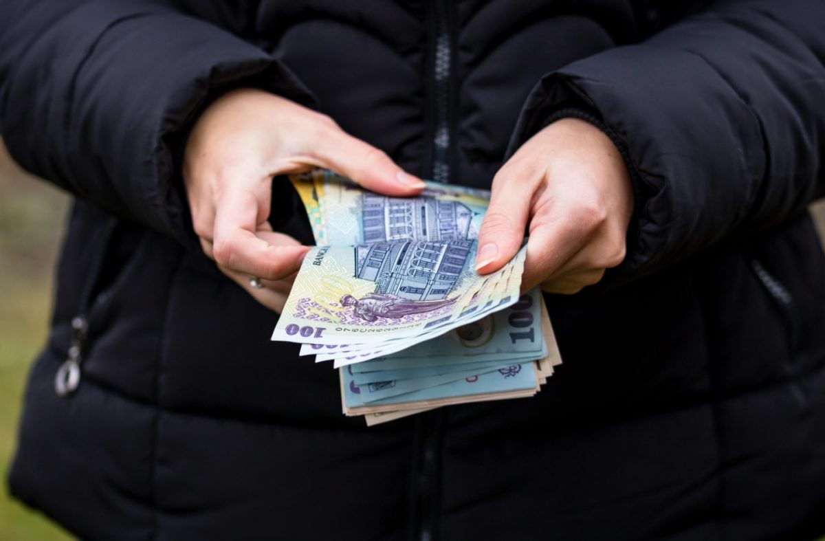 Vouchere sociale 2023. Când intră noua tranșă de bani, în valoare de 250 de lei, pe cardurile românilor