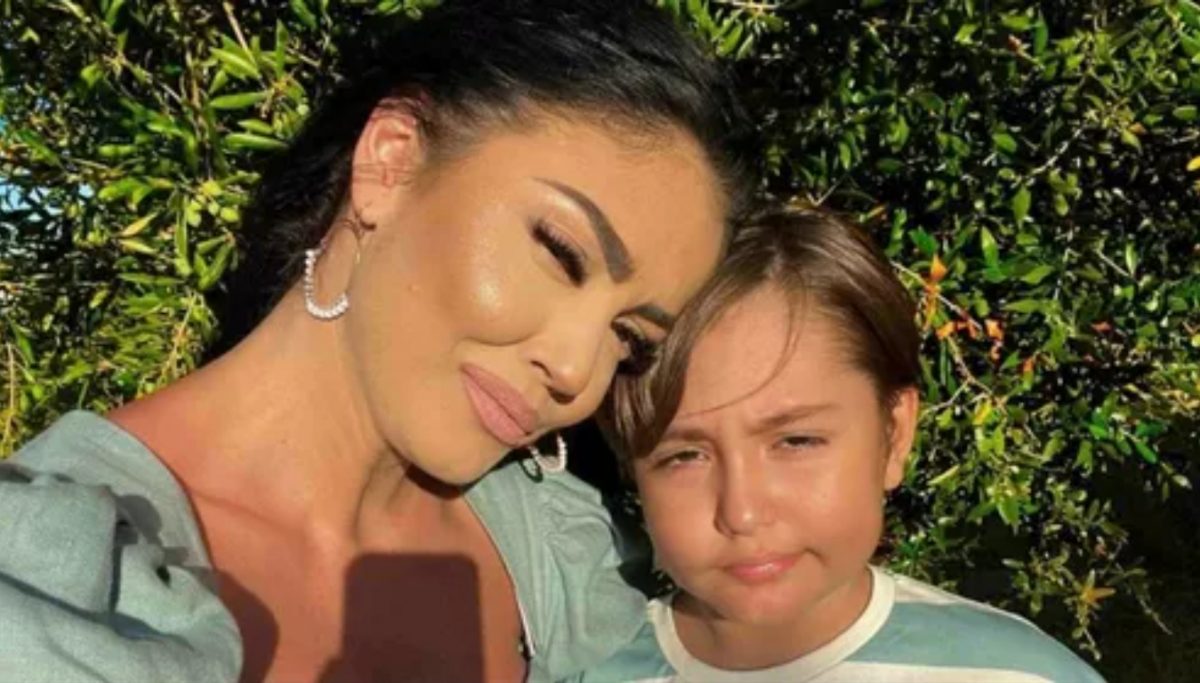 Andreea Mantea, însoțită de fiul ei, David, pe platourile de filmare. Ce boacănă a făcut băiatul vedetei