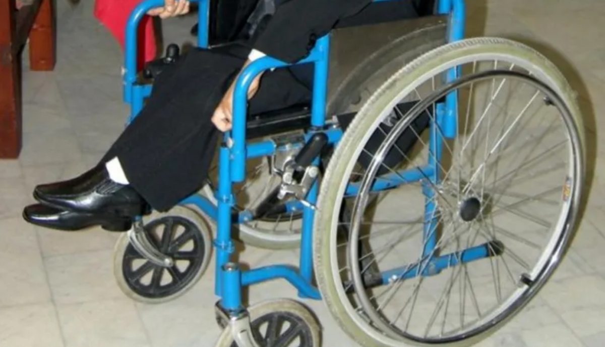 Dezvăluiri șocante despre experiența într-un azil din România. O femeie și-a găsit mama bătută și mai slabă cu 20 kg. „Și acum țipă dacă o atingi”