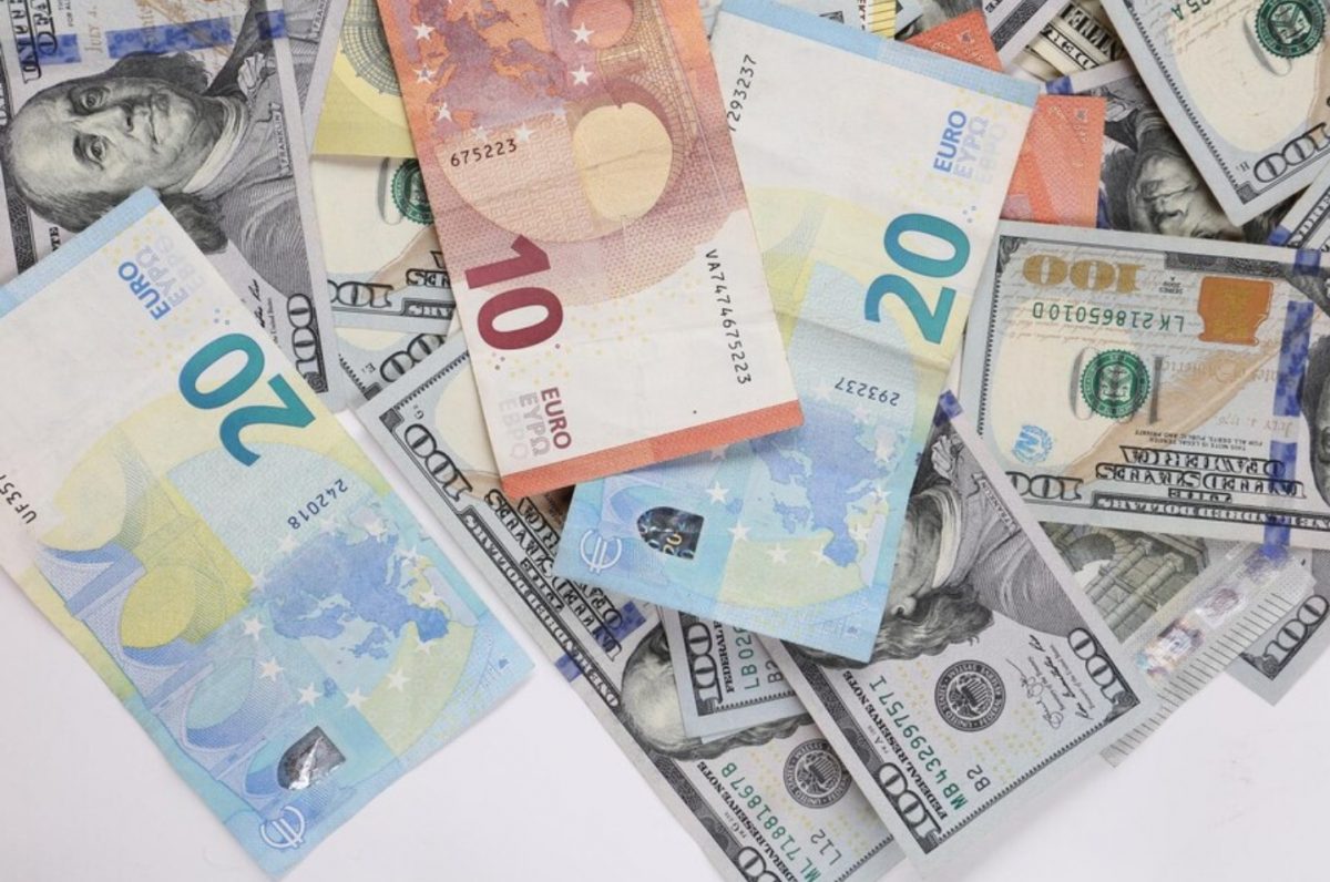 Curs valutar BNR 17 iulie 2023: Ce valoare a atins luni euro, dolarul, francul elvețian sau lira sterlină?