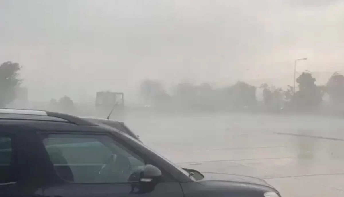 Alerte meteo cod galben și portocaliu de vreme severă în aproape jumătate de țară. Va ploua în câteva ore cât pentru o lună
