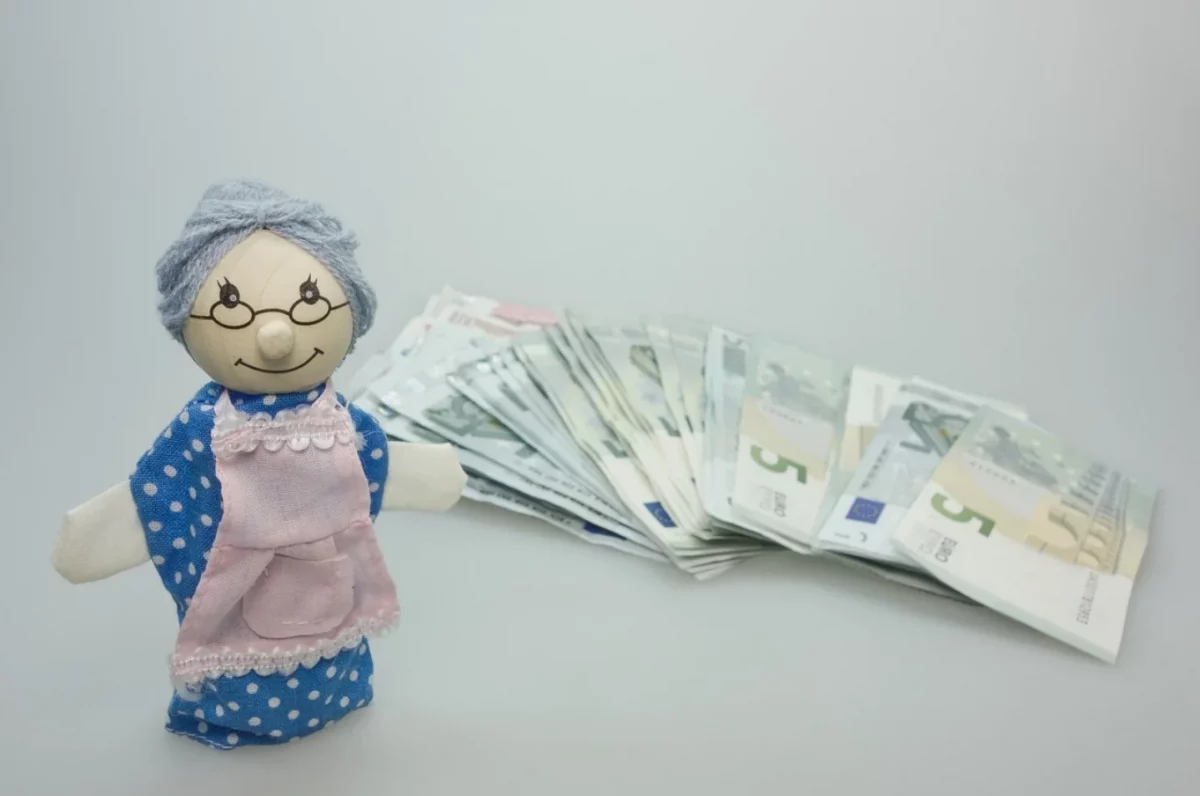 Cine sunt pensionarii care vor avea parte de majorări de până la 2.000 de lei în anul 2024. Se schimbă formula de calcul
