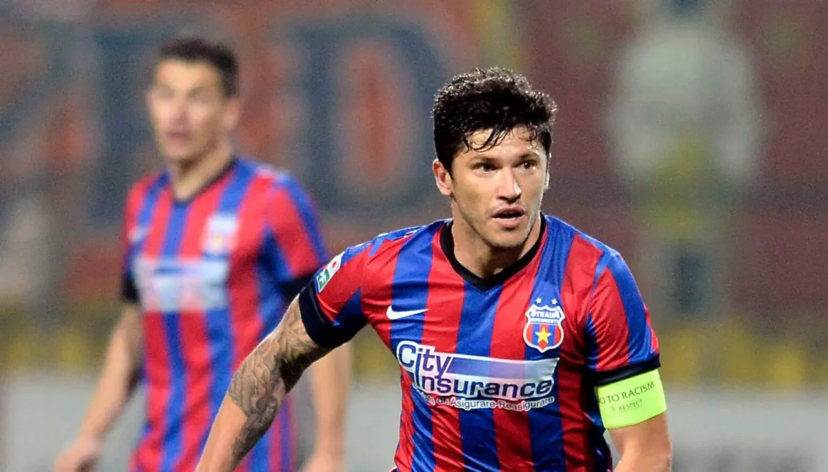 Imaginile momentului cu fotbalistul Cristi Tănase! După ce a fost prins drogat la volan, a fost găsit leșinat în scara blocului