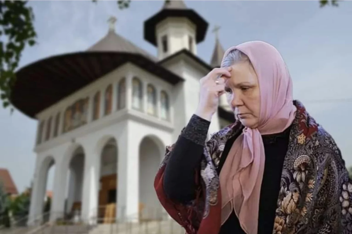 De ce se face cruce când treci pe lângă o biserică. Ce semnifică gestul, de fapt. Puţini credincioşi ştiu