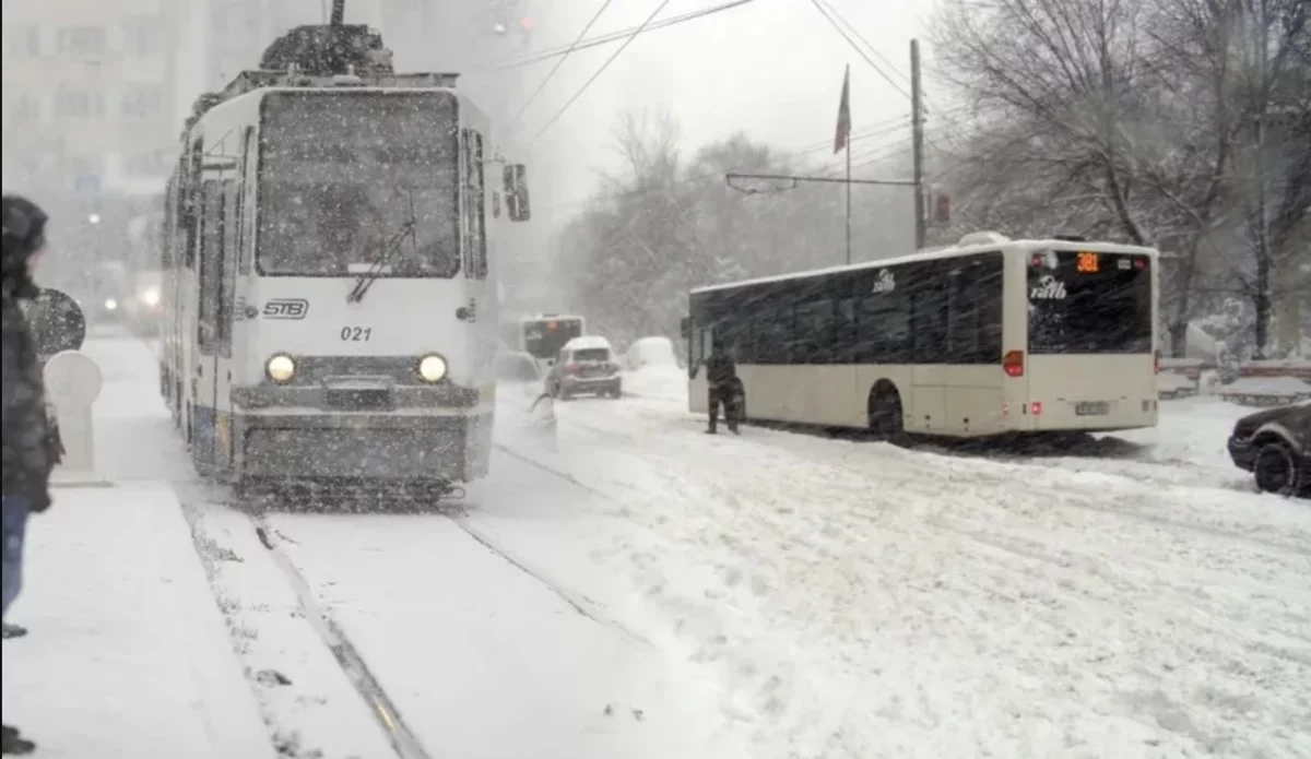 Meteorologii Accuweather anunță ninsori în toată țara. De săptămâna viitoare revine valul de aer rece