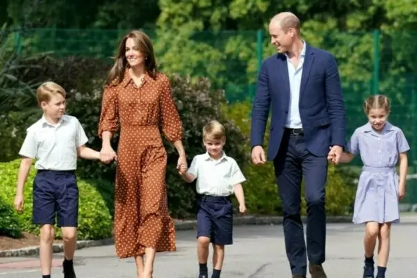 Familia Regală îi pregătește pe copii pentru moartea mamei lor. Cei trei frați merg la psiholog