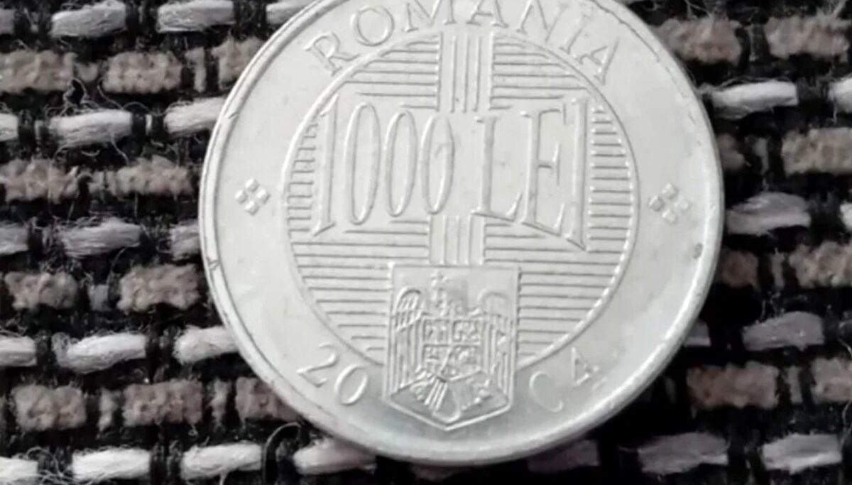 Mai ai așa ceva acasă? Prețul ireal la care se vinde o monedă de 1.000 de lei din anul 2004, acum, la două decenii distanță