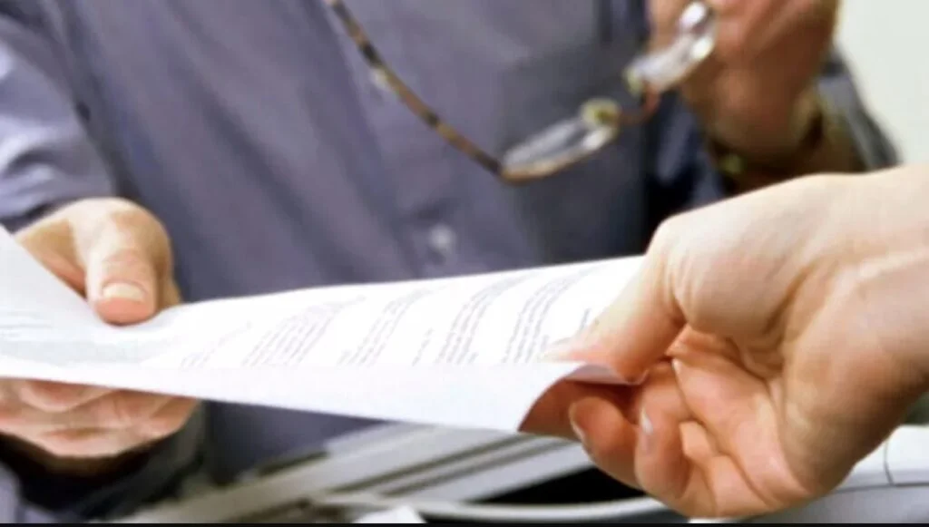 Documentul pe care pensionarii îl vor primi acasă de luna viitoare a fost publicat în Monitorul Oficial. Este legat de recalcularea pensiilor