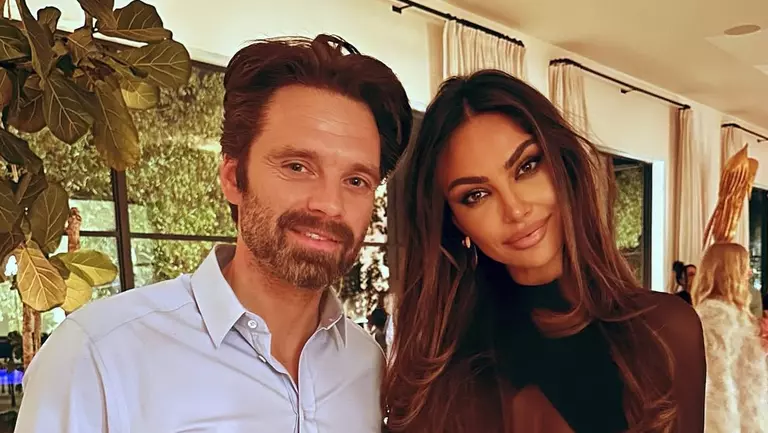 Sebastian Stan, la cină cu Mădălina Ghenea și Jennifer Lopez, înainte de Premiile Oscar. Divele îl sorb din priviri