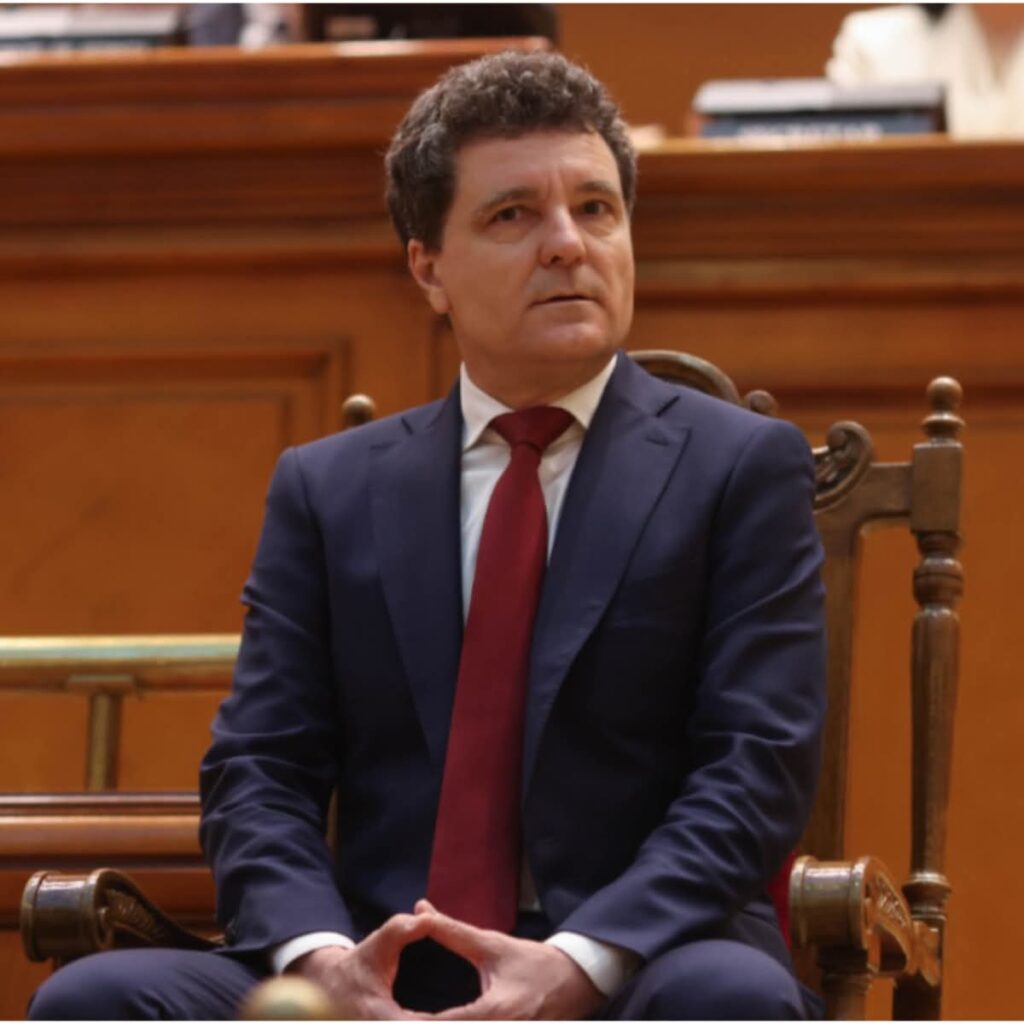 Ce reacție a avut Nicușor Dan când fiica lui i-a întrerupt discursul. Gestul pe care l-a observat toată lumea prezentă