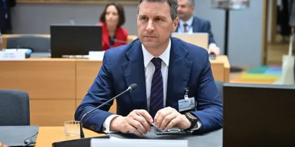 Scenariile discutate de Nicușor Dan și experții în Finanțe pentru redresarea bugetului. TVA-ul și impozitul pe venit, în centrul negocierilor