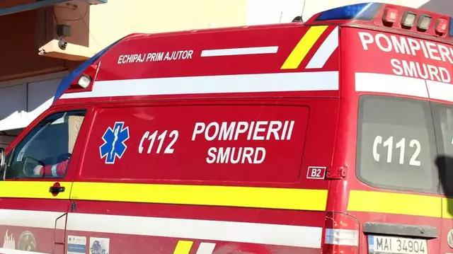 Un copil de 7 ani și mama sa au căzut de la etaj din blocul în care locuiesc, în sectorul 2 din București