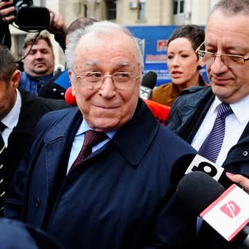 Ion Iliescu, în stare stabilă după ce a stat o noapte internat la Terapie Intensivă
