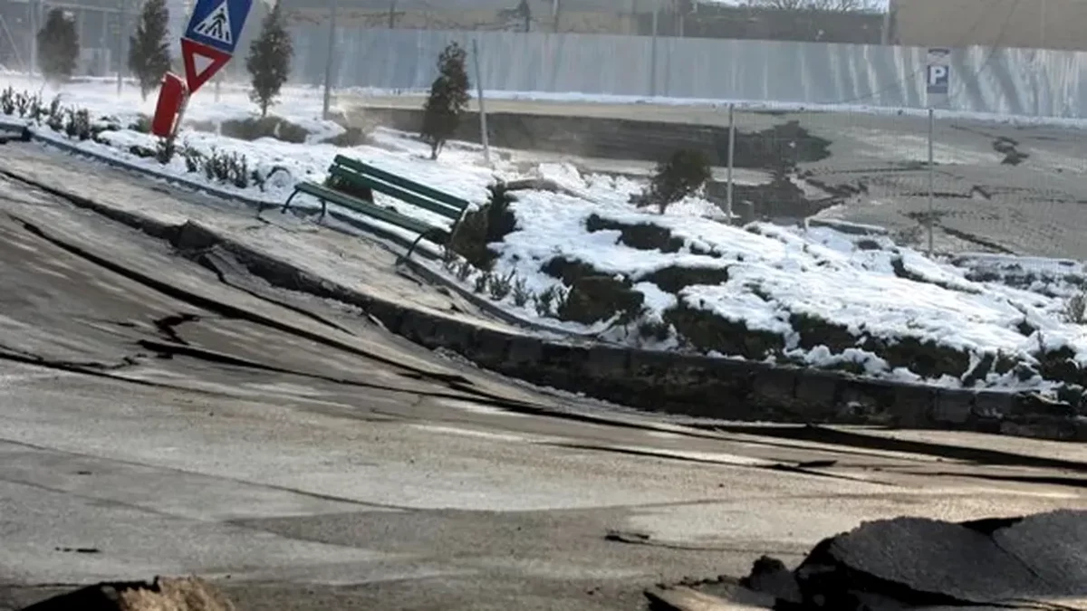 Salina Praid nu este singura astfel de tragedie. Ocna Mureş s-a prăbuşit în 2010: un supermarket a fost înghiţit de ape, au fost distruse trei clădiri şi mai multe străzi