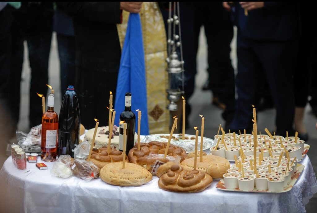 Moșii de vara 2025: Ce trebuie să dăm de pomană pe 7 iunie