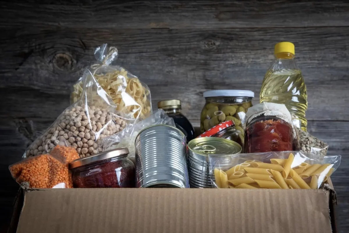 Când intră prima tranșă de bani din 2025 pe cardul de alimente. Voucherele sociale au o valoare mai mică în acest an!