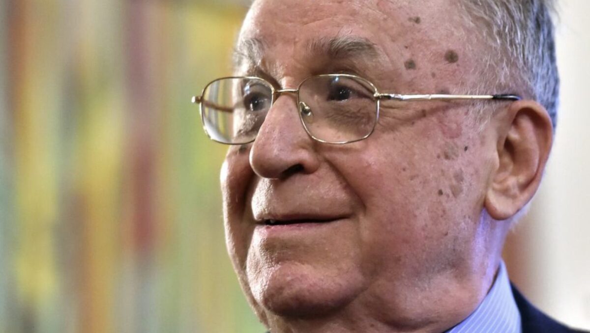 Din păcate este vorba de Ion Iliescu. Anunțul medicilor a venit acum