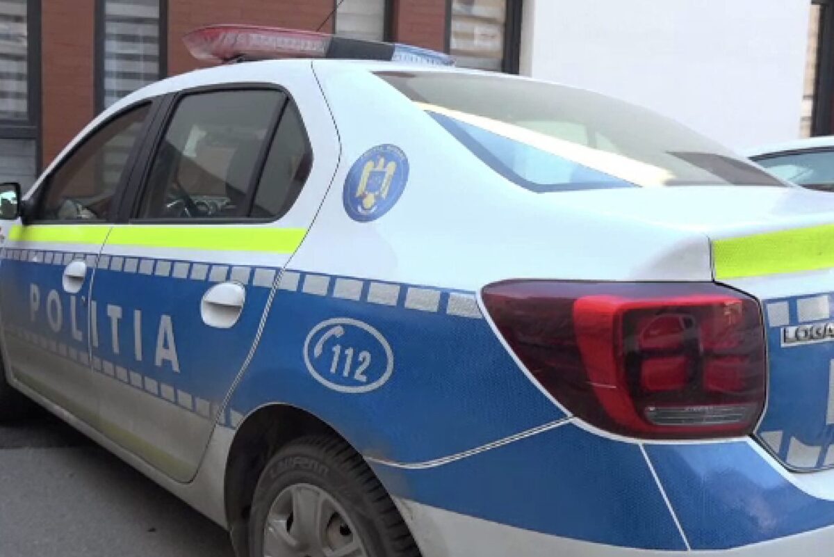 O fetiță de doi ani a murit după ce a căzut de la etajul 11