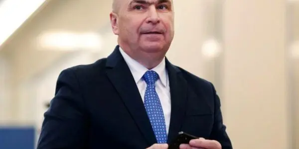 Măsuri extreme pentru angajații de la stat. Guvernul vrea să concedieze mii de bugetari și să reducă programul de lucru. Ce are de gând Bolojan sa facă