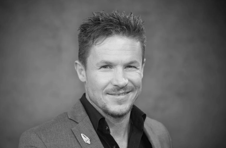 Din păcate este vorba de presupusa fiica lui Felix Baumgartner, Doamne, asta le mai lipsea