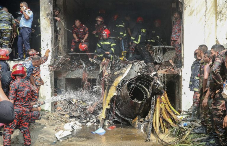 UPDATE: Un avion s-a prăbușit peste o școală. Sunt cel puțin 27 de de morți și peste 170 de răniți, majoritatea copii