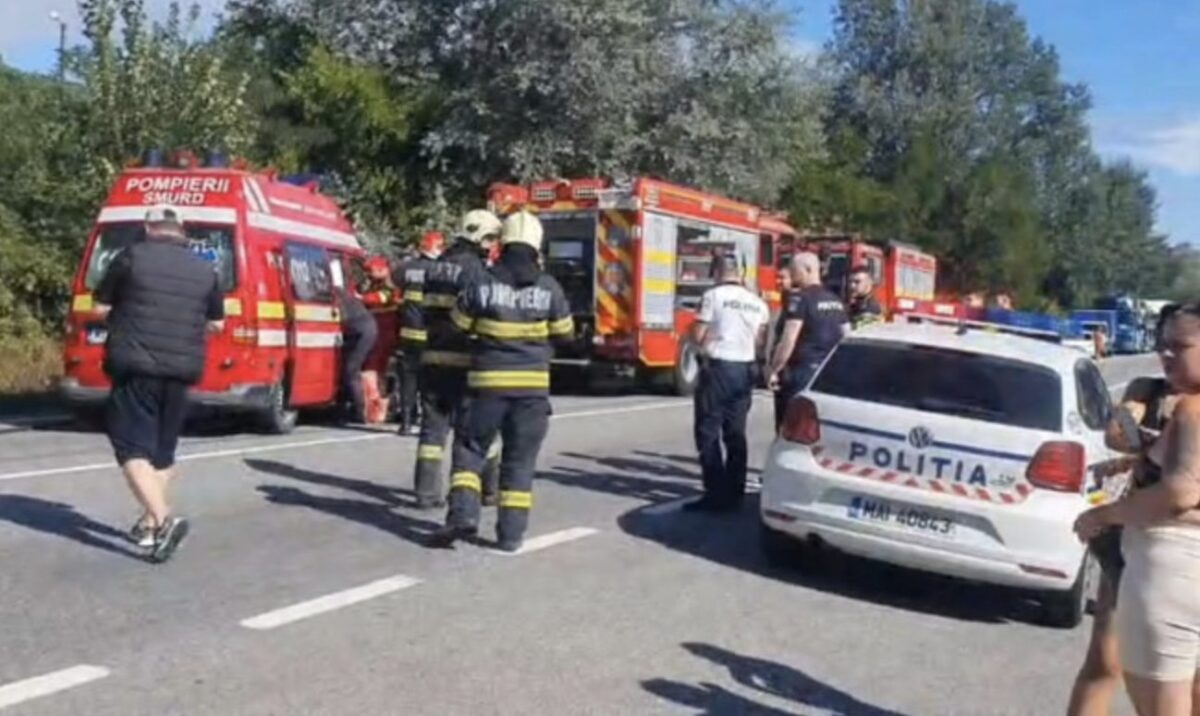 Accident îngrozitor între un microbuz plin de pasageri și un TIR. Planul Roșu este activat, se chinuie sa îi salveze