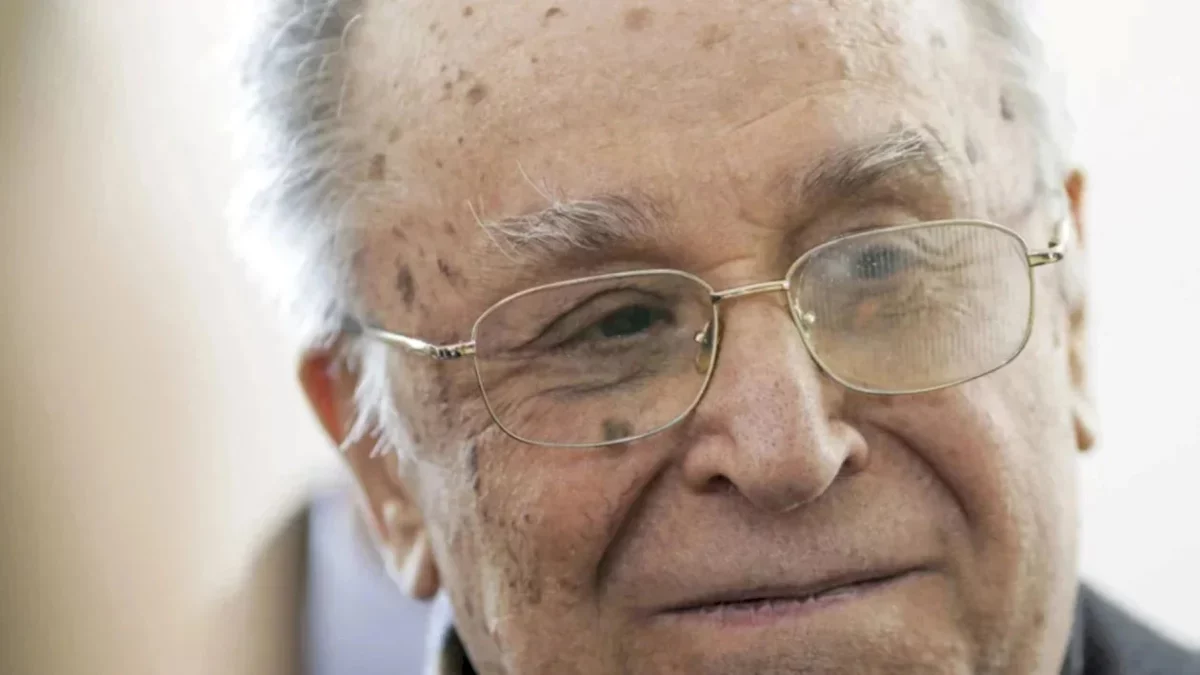 Care este starea de sănătate a lui Ion Iliescu. Spitalul SRI a transmis că „e conștient, stabil cardiovascular, cu necesar de oxigen suplimentar”