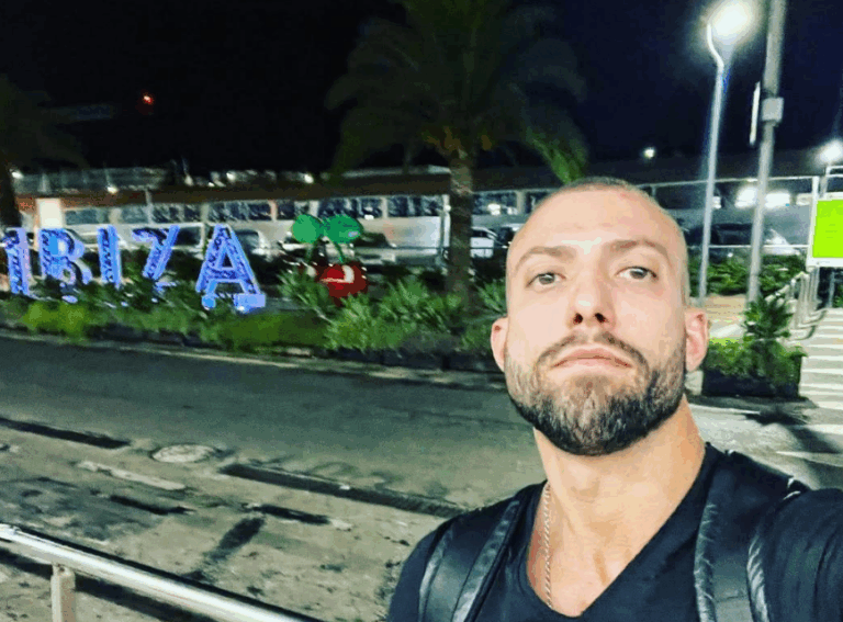 Italianul Mattia ar fi bătut-o pe ispita Cristina! Dansatoarea ar trecut printr-un coșmar, după aventura cu el, chiar în toaleta clubului!