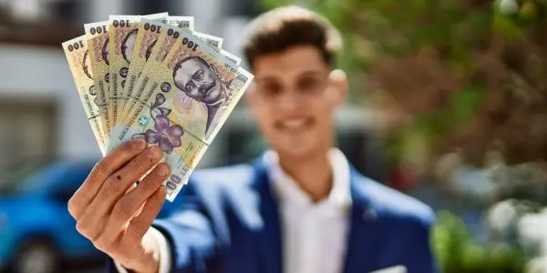 Bursele elevilor rămân la același nivel în 2025-2026. Nicio creștere pentru bursa de merit, socială sau tehnologică