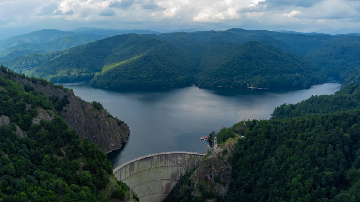 Bogdan Ivan explică de ce este golit Lacul Vidraru: „Am văzut teoriile conspiraționiste semi-reptiliene, niște aberații cât casa”