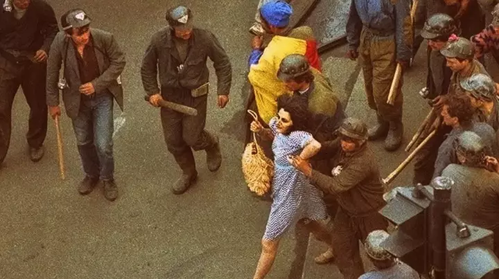 Ce mesaj a transmis Ioana Izabela Odor, „femeia în rochie albastră”, bătută de mineri în 1990, după moartea lui Ion Iliescu: „A făcut mult rău țării”