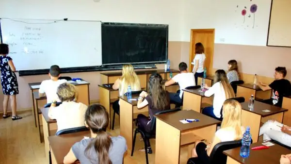 Cât vor primi elevii merituoși din septembrie? Ministerul Educației dă undă verde noilor burse