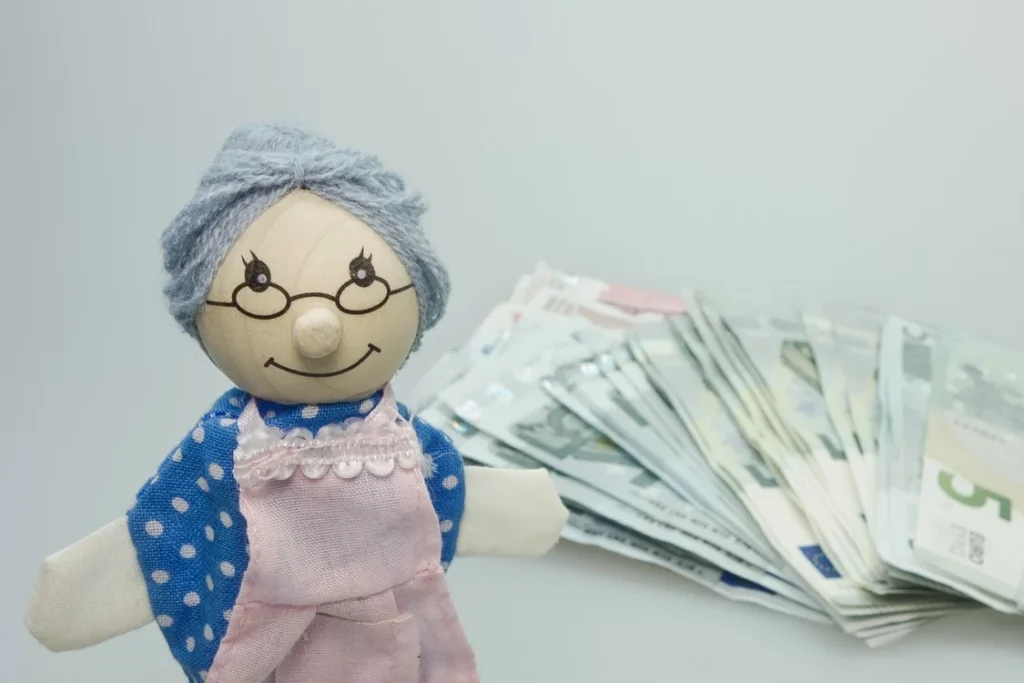 Pensionarii cu pensii peste 3.000 lei scapă de CASS. Guvernul a stabilit ziua