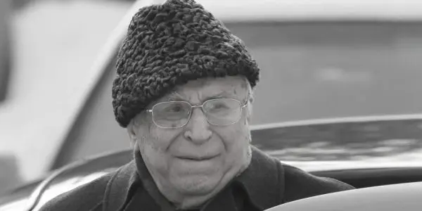 Detaliul observat la Cotroceni. Ce a lipsit de pe crucea lui Ion Iliescu