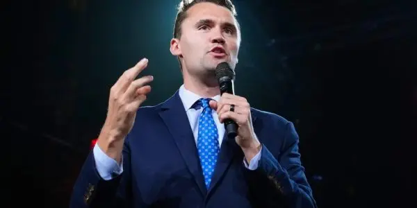 Primele imagini cu asasinul lui Charlie Kirk. Crima a zguduit America