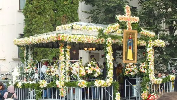 Zodiile care primesc binecuvântarea Sfintei Parascheva. Noroc, protecție și împliniri după 14 octombrie