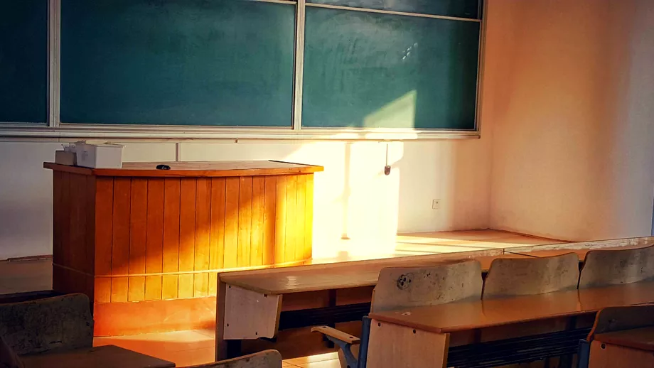 Profesoară din Constanța, pălmuită în timpul orelor de un elev de 15 ani. Reacția directorului unității de învățământ
