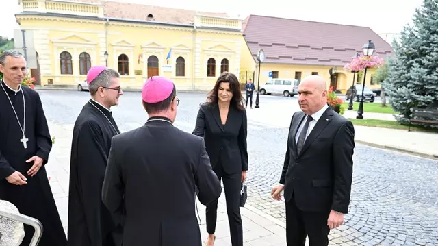 Ilie Bolojan, primul eveniment public alături de iubita misterioasă. Lecție de eleganță la un eveniment solemn