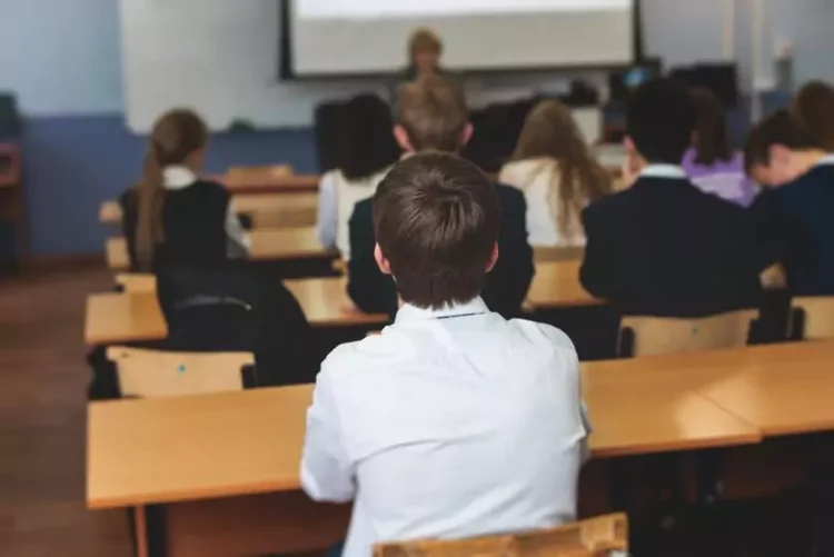 Tragedie la școală: clădirea s-a prăbușit peste elevi! Un copil de 13 ani a murit, iar zeci sunt blocați sub ruine