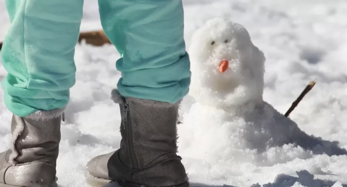 Vremea se schimbă dramatic. Apar ninsorile, anunțul Accuweather. Meteorologii anunță temperaturi foarte scăzute