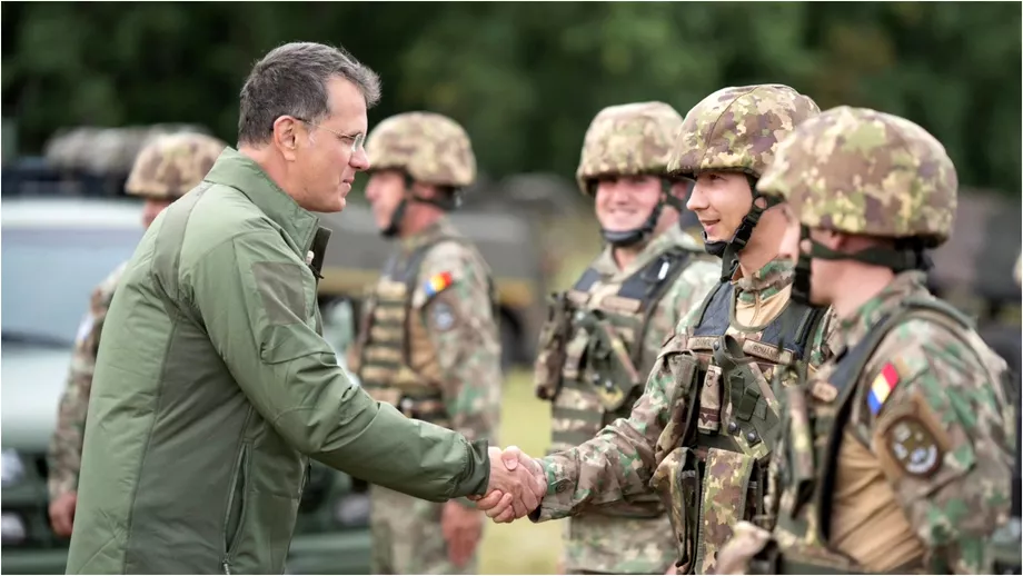 Stagiul militar voluntar pentru tinerii din România, aproape de adoptare. Câți bani vor primi și când va fi introdus