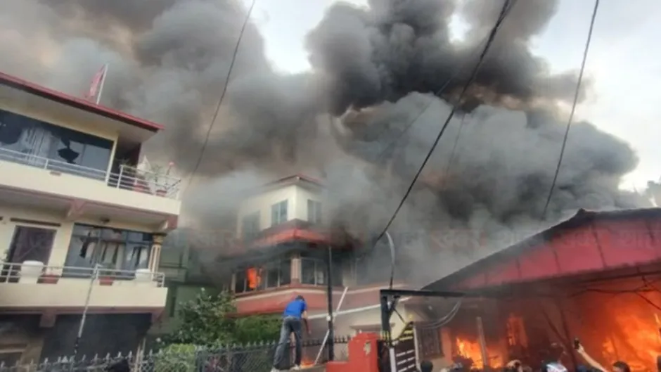 Teroare în Nepal! Tinerii au creat proteste devastatoare: 19 morți și sute de răniți. Parlamentul și casele politicienilor, incendiate: „Este momentul vostru să conduceți națiunea”