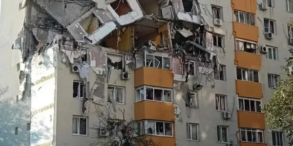 Mărturia cutremurătoare a unei femei care locuiește lângă blocul explodat: „Un om cu o doamnă lucrau la gaze”