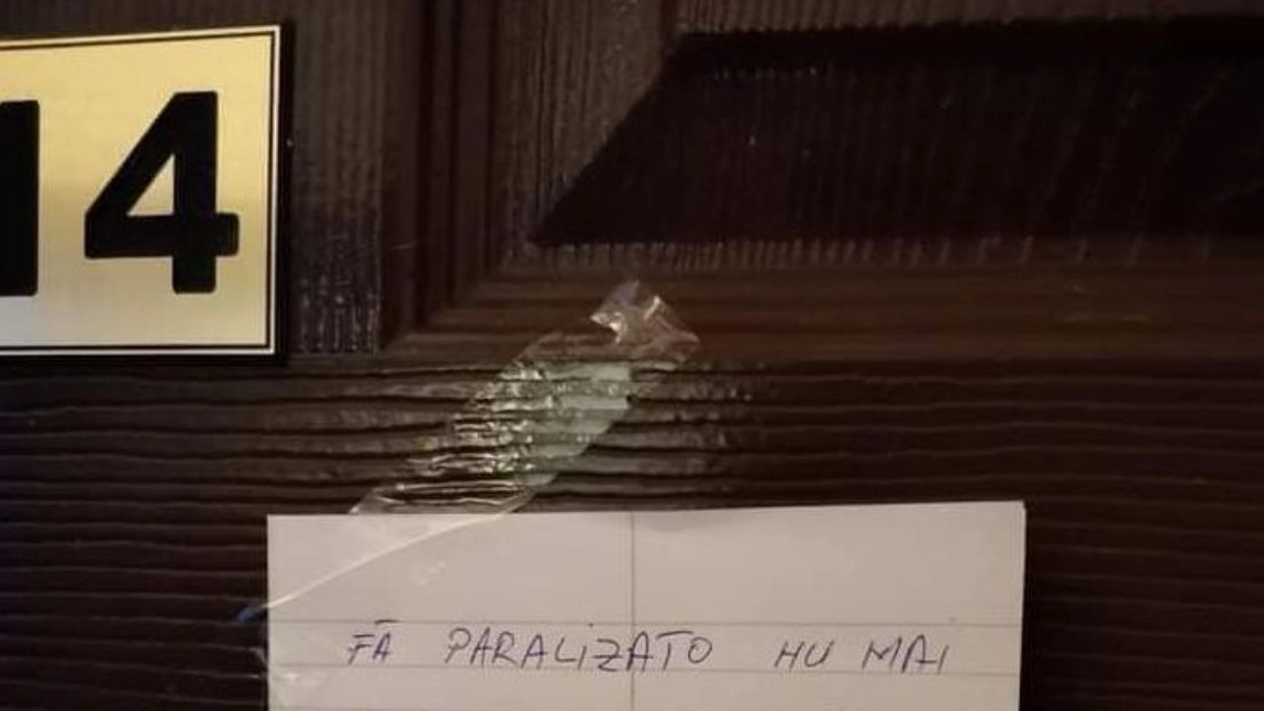 Sătulă de zgomotele vecinei atunci când făcea amor cu soţul, o femeie s-a enervat şi i-a lăsat acest bilet