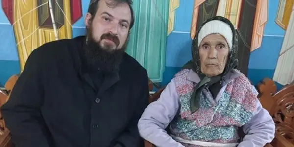 Bătrânica din Iași care plânge de frig și de foame. „Nu am ce mânca!” Strigătul unei femei singure a mișcat întreaga țară