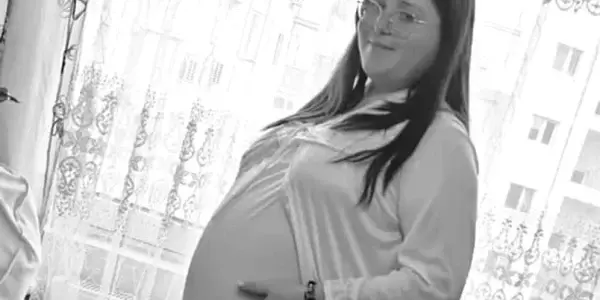 Ce a apărut la mormântul Mirelei, gravida care și-a pierdut viața în explozia din Rahova? Gestul mamei a rupt inimile celor prezenți